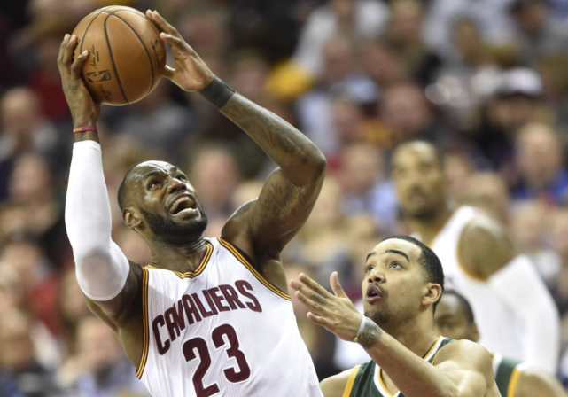 郭艾伦赛点兑现,利物浦淘汰利雅得新月晋级四强,主帅激动落泪(阿布扎比艾因vs利雅得新月)